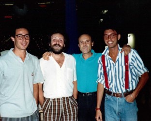 Luciano Capponi con la troupe di Incredibile, RaiDue 1988
